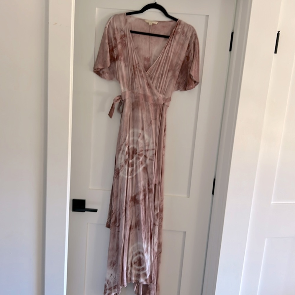 Feminine and flowy tie-dye dress.